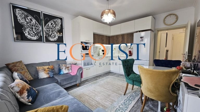 One-bedroom apartment in the Valencia Gardens complex
