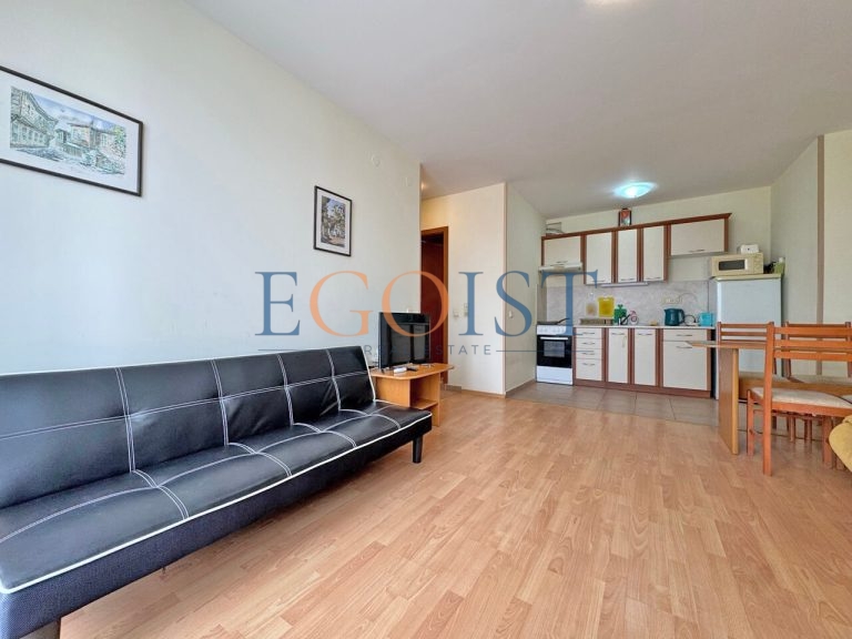 One-bedroom apartment in the Nessebar Fort Golf Club complex