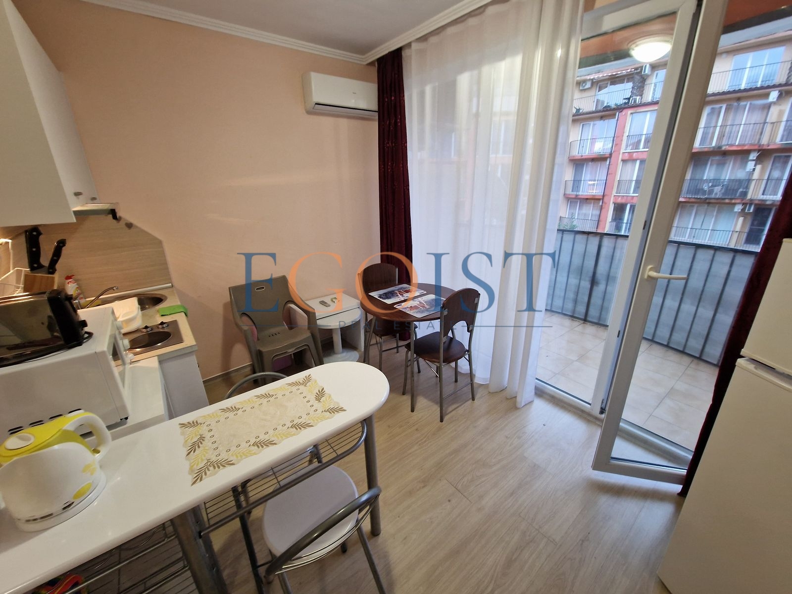 Apartament z 1 sypialnią w kompleksie Sunny View Central, Słoneczny Brzeg — фото 2