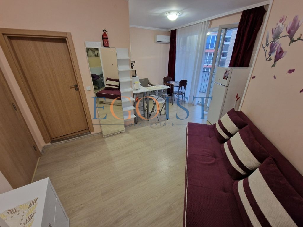One-bedroom apartment in the Sunny View Central complex, Sunny Beach — фото 1
