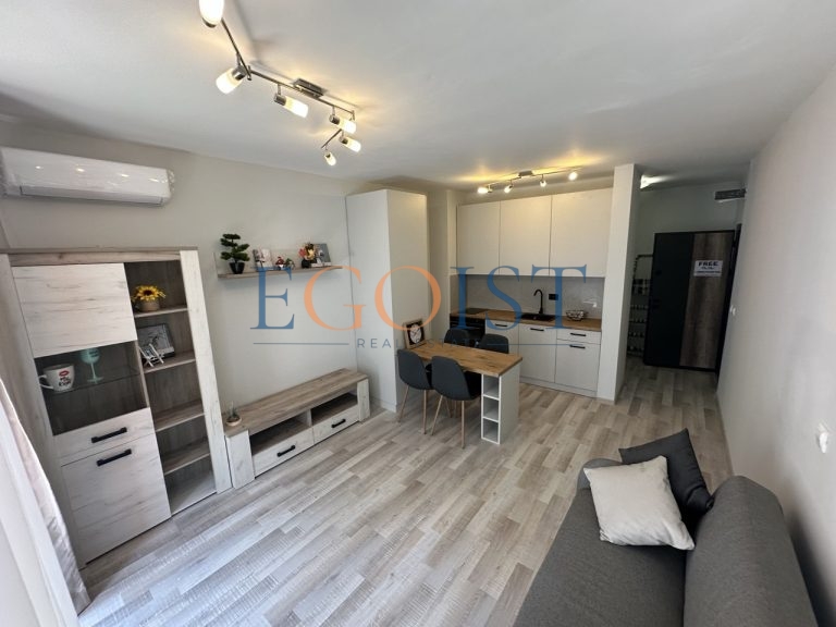 One-bedroom apartment in Villa Venezia complex