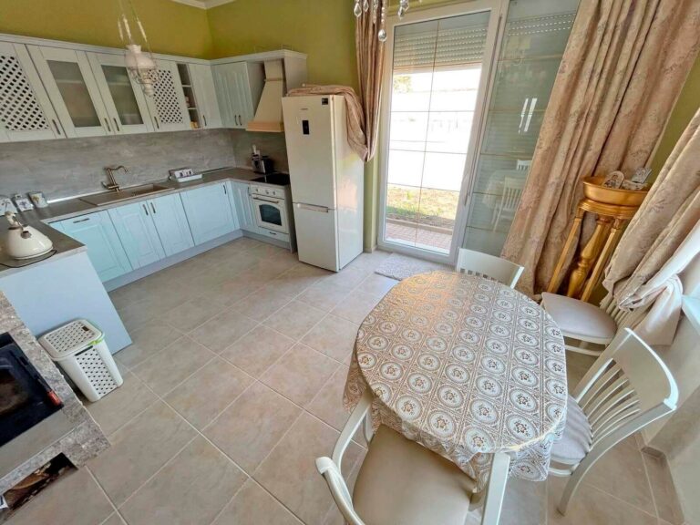 Willa z basenem 214 m² w miejscowości Kosharitsa