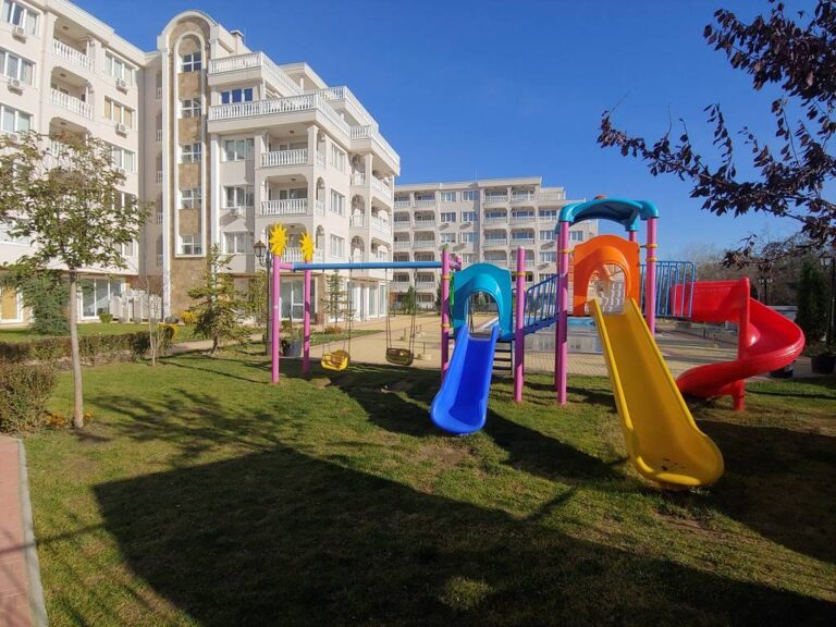 Лайфстайл Делюкс, Несебр
