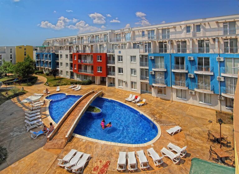 Сани Дей 3, Солнечный берег