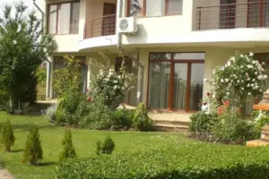 Алмонд Хилл, Кошарица