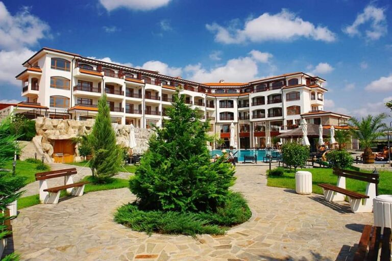Винярдс Резорт, Ахелой