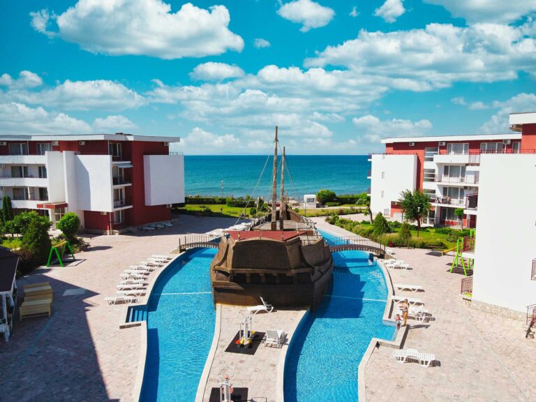 Привиледж Форт Бич, Елените