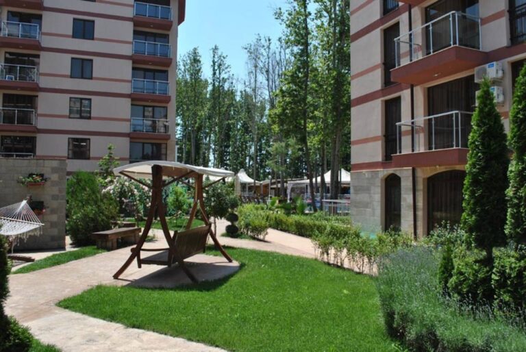 Тарсис Нова, Солнечный берег
