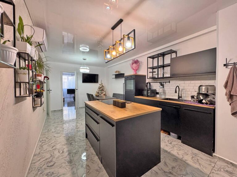 Apartament z 2 sypialniami w kompleksie Sol e Mar